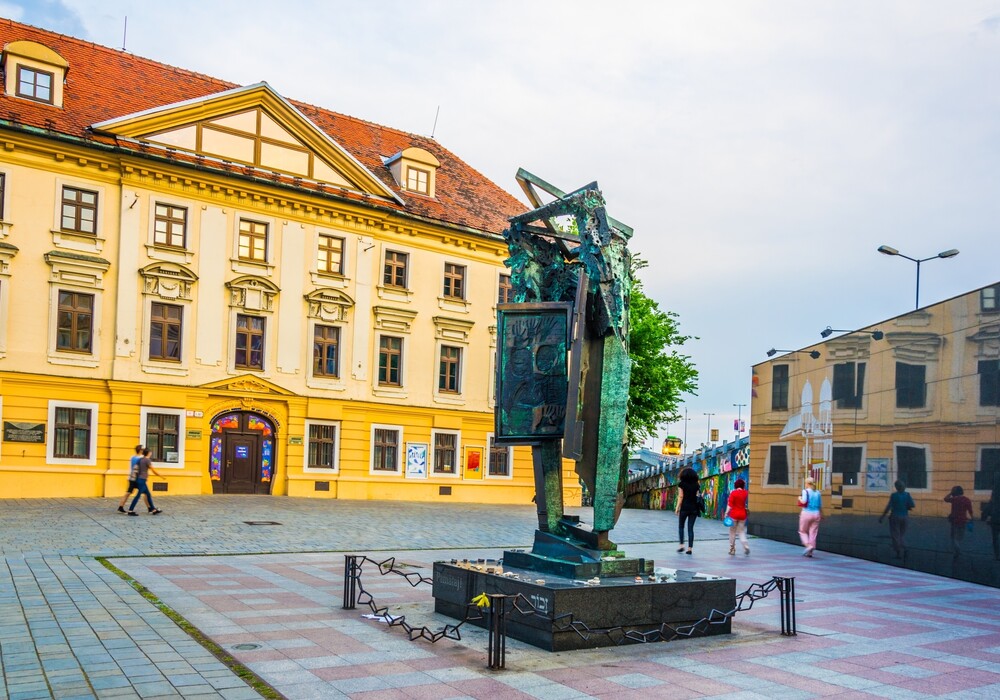 Bratislava, Pomnik Holokaustu w miejscu dawnej synagogi Neolog